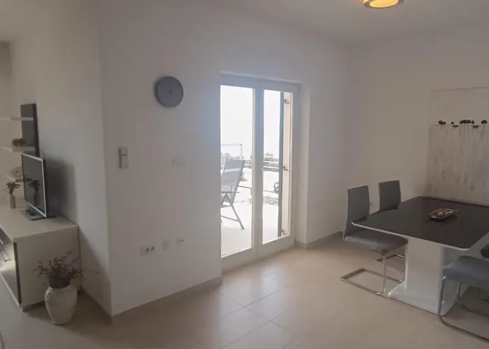 Stara Gavza 169 , 150 Meters From The Apartament Cres